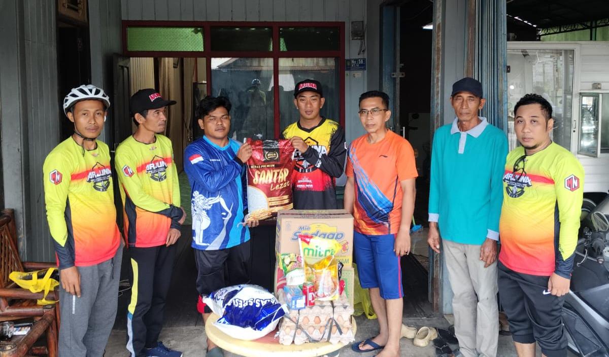 Arjuna Bike Salurkan Bantuan untuk Korban Kebakaran di Kelurahan Mangkurawang
